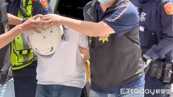 ▲▼網紅夢戈來台中看房子，竟然當街拿鋸子砍人，被依殺人未遂罪嫌送辦。（圖／民眾提供，下同）