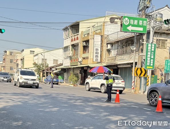 ▲▼   因應清明節連假掃墓 嘉警強化中莊公墓區交通疏導管制   。（圖／嘉義縣警局提供）