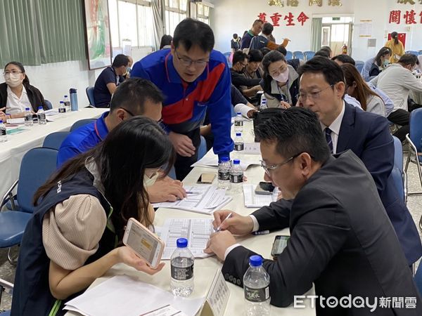 ▲台電雲林區處今日舉行大用戶座談會，邀請契約容量800瓩以上包含玻璃、金屬加工、機械、塑膠橡膠等商業用電大戶與會。（圖／記者游瓊華翻攝）