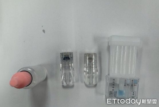 ▲▼新莊員警盤查違停車輛發現不明電子煙，起獲毒依托咪酯煙彈，及改造手槍及子彈             。（圖／記者陳以昇翻攝）