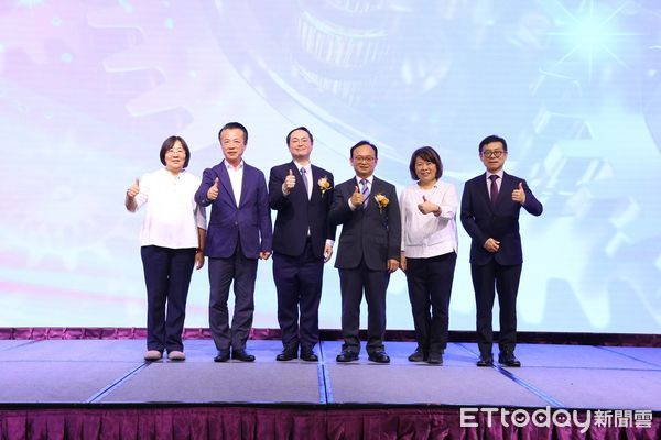 ▲▼  嘉義縣民雄頭橋產業園區聯合廠商協進會理事長交接 黃敏惠市長觀禮祝福 盼互利共榮、推動經濟發展  。（圖／嘉義市政府提供）