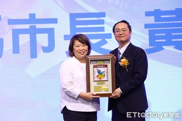 ▲▼  嘉義縣民雄頭橋產業園區聯合廠商協進會理事長交接 黃敏惠市長觀禮祝福 盼互利共榮、推動經濟發展  。（圖／嘉義市政府提供）