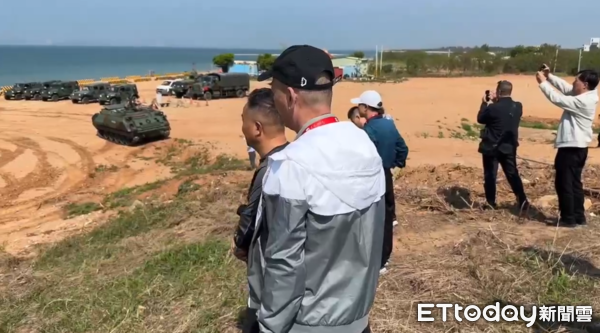 ▲▼金門防區戰車火砲操演，火力強大震撼全島             。（圖／記者林名揚翻攝）
