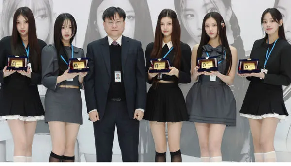 ▲NewJeans陷入與公司的紛爭中，短期內難以正常活動。（圖／翻攝自官方IG、韓網）