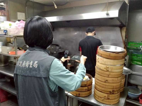 衛生局派員稽查，查到2項缺失。（圖／衛生局提供）