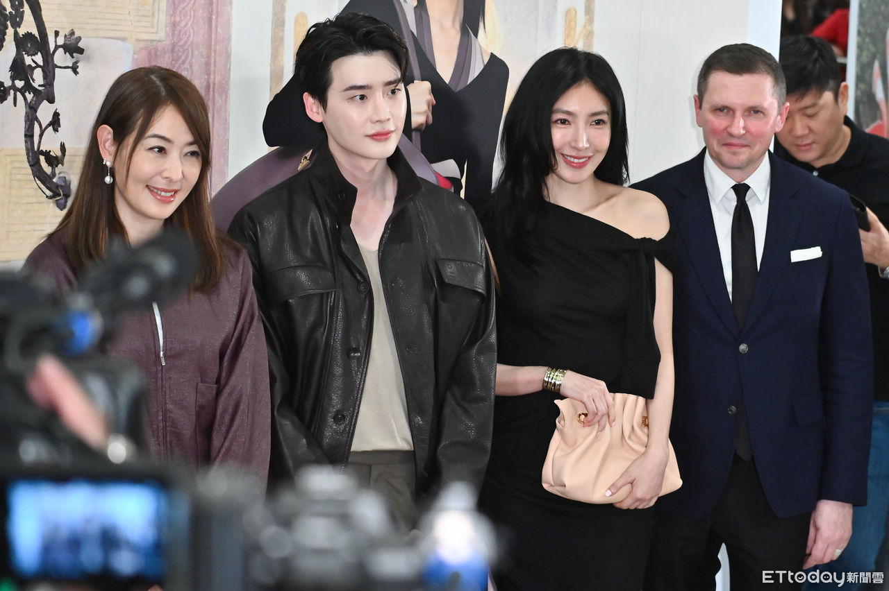 ▲▼台北101董事長賈永婕(左起)、李鍾碩、楊謹華出席FERRAGAMO台北101新店開幕。（圖／記者李毓康攝）