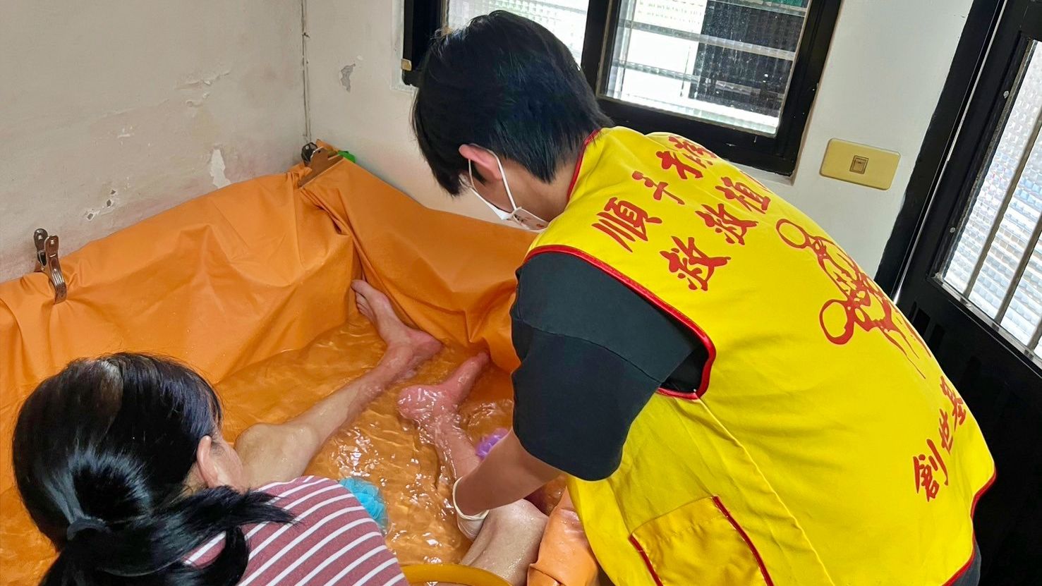 ▲高三生叢灝日投身創世義工。（圖／創世基金會基隆院提供）