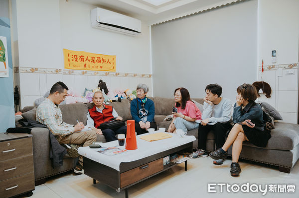 ▲▼南海部隊陣亡將士後裔到金門縣議員董森堡服務處陳情。（圖／記者林名揚翻攝）