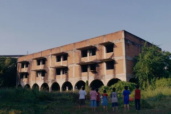 ▲《鬼迷藏》 小女孩玩捉迷藏意外喪命變厲鬼。（圖／車庫提供）