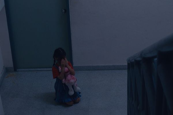 ▲《鬼迷藏》 小女孩玩捉迷藏意外喪命變厲鬼。（圖／車庫提供）