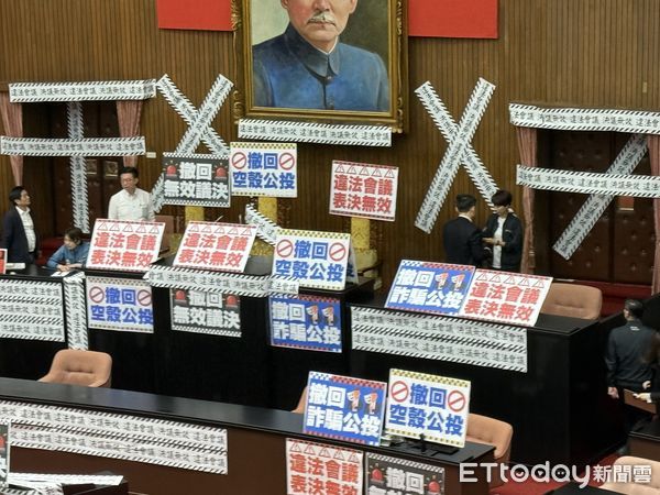 ▲▼民進黨 佔領議場  封鎖院長出入門 立法院 。（圖／記者屠惠剛攝）