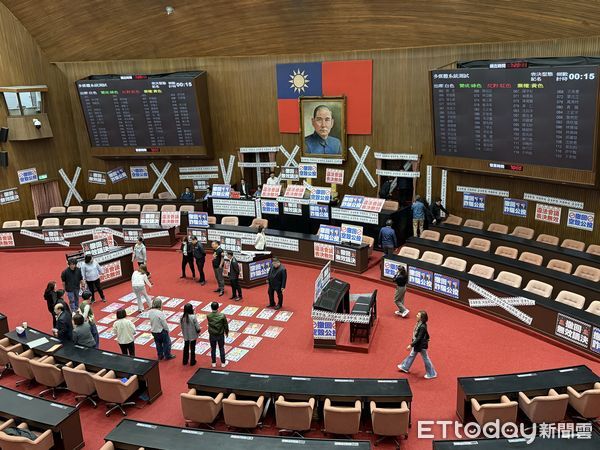 ▲▼民進黨 佔領議場  封鎖院長出入門 立法院 。（圖／記者屠惠剛攝）