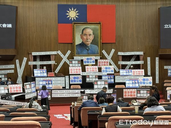 ▲▼民進黨 佔領議場  封鎖院長出入門 立法院。（圖／記者屠惠剛攝）