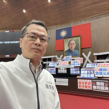 ▲▼國民黨立委羅智強批評民進黨佔領議場。（圖／翻攝自Facebook／羅智強）