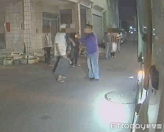▲1名李姓男子疑不滿垃圾車不等他，除飆罵持球棒擊打垃圾車後斗及副駕駛座車門，並揮舞球棒作勢欲毆打清潔隊員，警方傳喚李男到案依法送辦。（圖／記者林東良翻攝，下同）