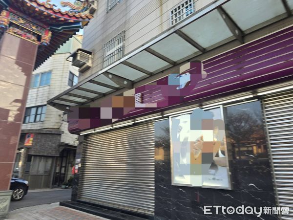 ▲▼台中市梧棲一家銀樓遭搶20多萬粗項鍊，黑白雙匪面貌曝光。（圖／民眾提供，下同）