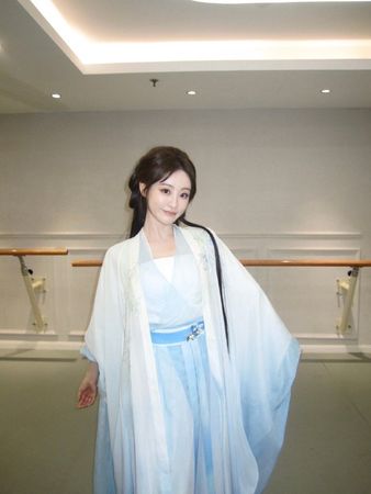 ▲當侯佩岑面告白「喜歡周杰倫」　陸女星挨轟登熱搜！網掀兩派戰翻。（圖／翻攝自微博／祝緒丹）