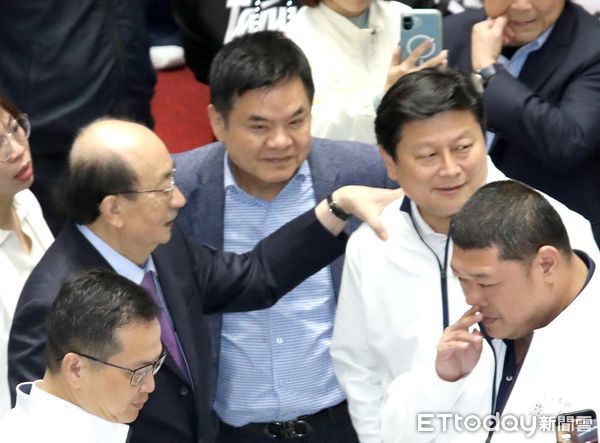 ▲▼正面對決 傅崑萁不甩柯建銘 立法院院會。（圖／記者屠惠剛攝）