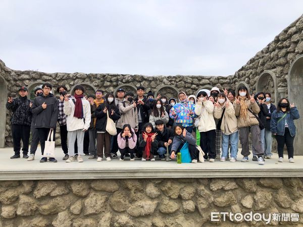 ▲崑山科技大學視訊傳播設計系王傳宗老師執導的時代劇鉅作《星空下的黑潮島嶼》，作品斥資1.7億，被譽為「最man台劇」，將於3月30日晚間9時隆重首播。（圖／記者林東良翻攝，下同）