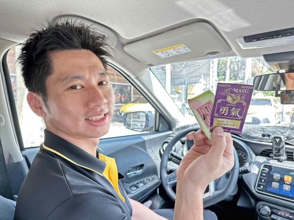 ▲祈福平安卡總共四款，背面掃碼還能獲得100元搭車金和愛車免費臭氧殺菌。（圖／55688提供）