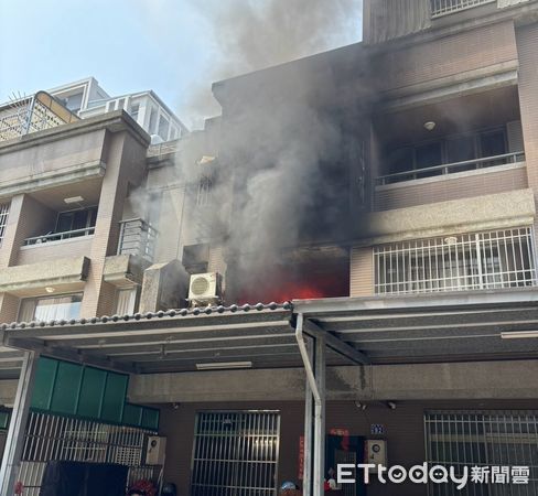 ▲▼太平民宅2樓臥室中午爆炸起火，27歲女受困獲報嗆傷。（圖／民眾提供，下同）