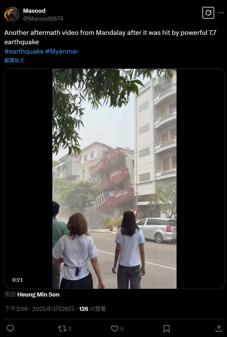 曼德勒也傳出不少民宅倒塌。