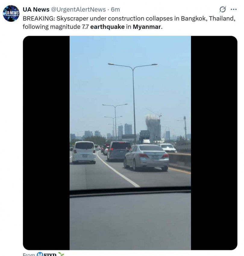 曼谷民眾在行駛過程中，捕捉到興建的高樓直接坍塌。