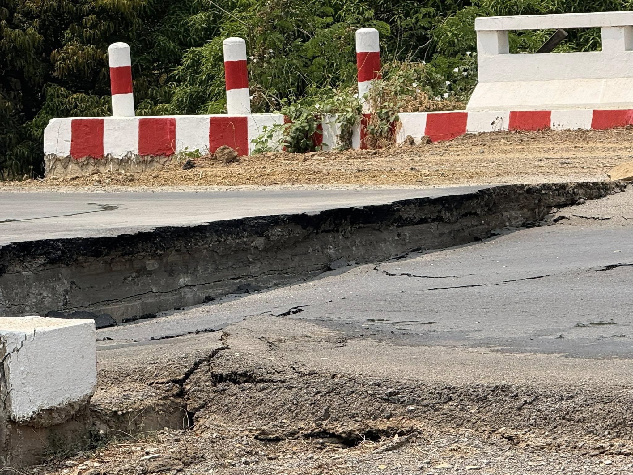 ▲▼仰光至曼德勒的高速公路無法通行。(圖/翻攝自X/Myaelatt_Athan)