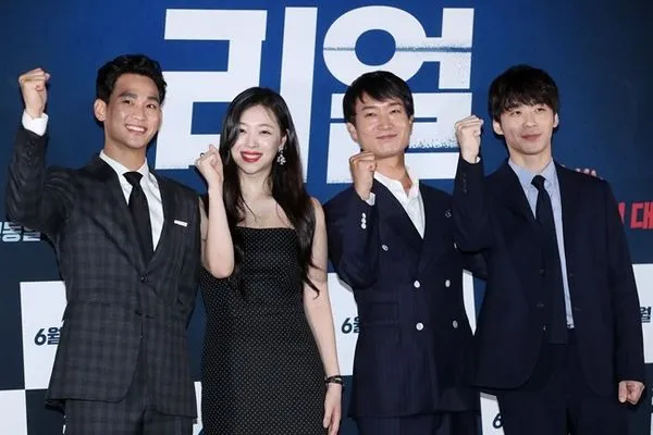 ▲雪莉2017年曾與金秀賢共同主演電影《Real》。（圖／資料照／車庫娛樂提供）