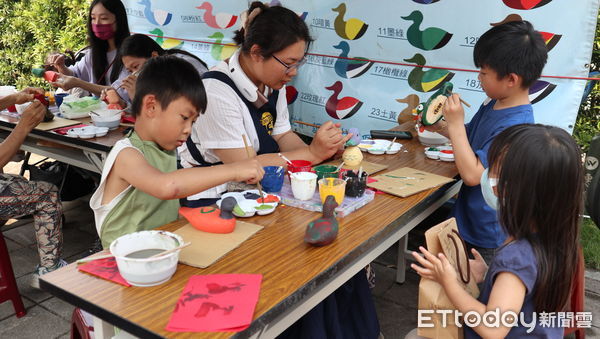 ▲木鴨彩繪攤位，可帶回專屬的可愛小鴨。（圖／中台世界博物館提供，下同）