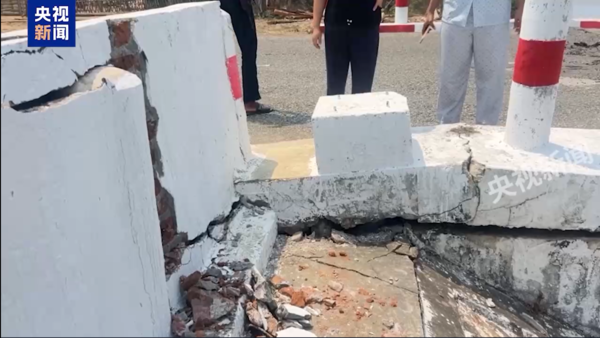 ▲▼央視記者緬甸高速公路遇強震，下車查看「路面斷裂」。（圖／翻攝央視新聞）