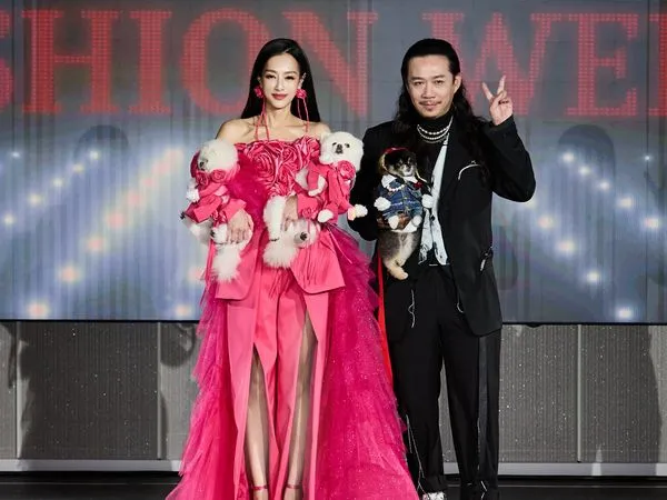 ▲王思佳與設計師Justin。（圖／JUST IN XX）