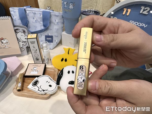 ▲▼「全家行動購」推出史努比周邊。（圖／記者林育綾攝）