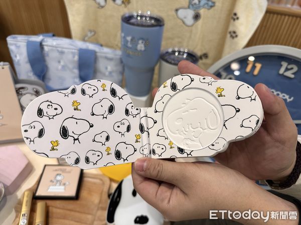 ▲▼「全家行動購」推出史努比周邊。（圖／記者林育綾攝）