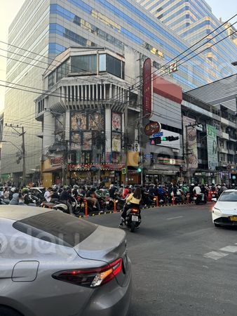 ▲▼ 台灣粉絲到曼谷追星卻遇上緬甸7.7強震，塞在車陣中動彈不得。（圖／民眾提供，下同）