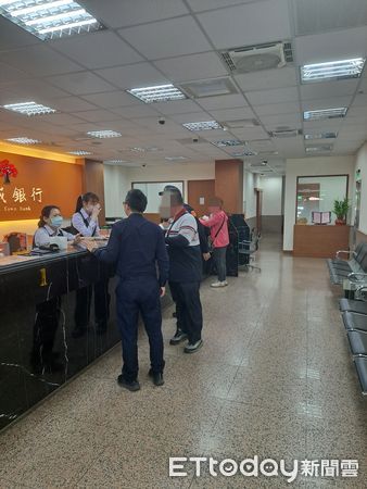 ▲▼  竹崎警與行員聯手阻詐，避免民眾淪為詐團幫兇    。（圖／竹崎分局提供）