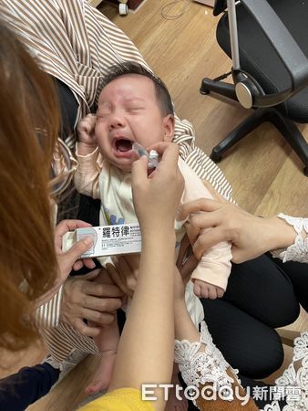 ▲▼   嘉義市全面補助114年出生設籍嘉義市之嬰幼兒免費口服輪狀病毒疫苗 籲請家長儘速帶嬰幼兒前往接種 勿錯失專屬福利 。（圖／嘉義市政府提供）