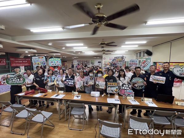 ▲▼    民雄興中社區舉辦社區治安會議，讓警民一同攜手打造和諧、安全、可靠的家園   。（圖／民雄分局提供）