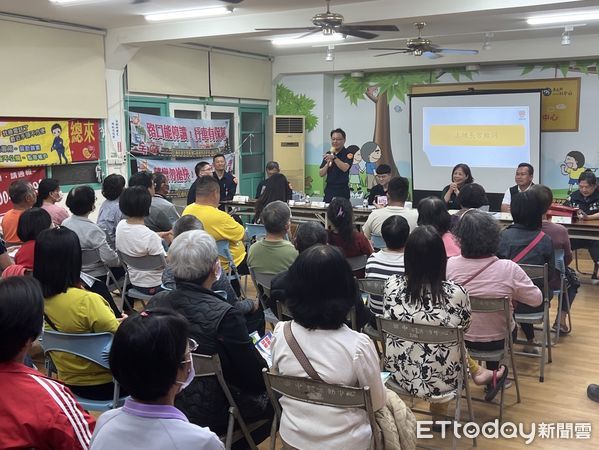 ▲▼    民雄興中社區舉辦社區治安會議，讓警民一同攜手打造和諧、安全、可靠的家園   。（圖／民雄分局提供）