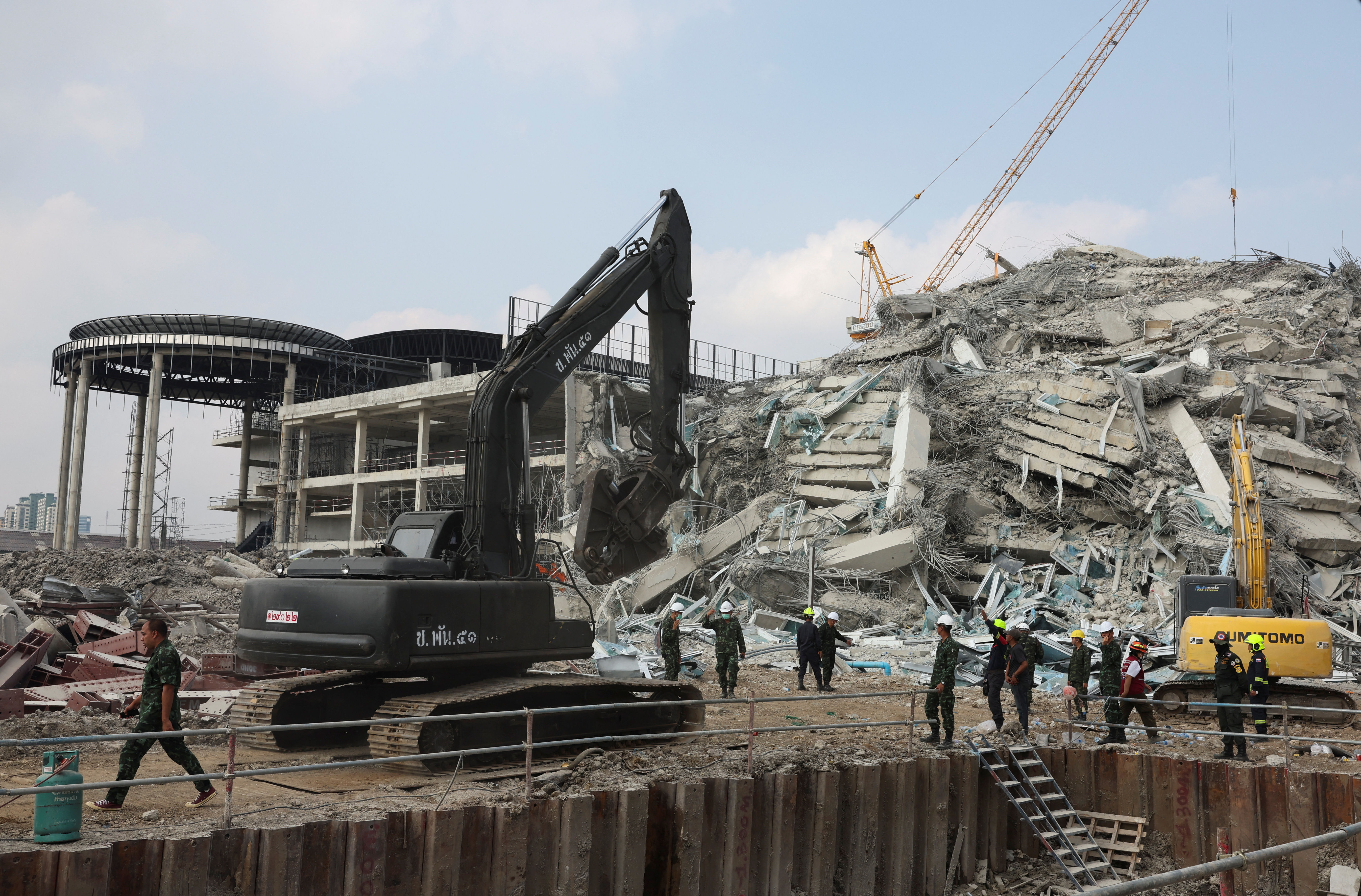 ▲▼泰國曼谷興建中的審計部大樓因強震而倒塌。（圖／路透）