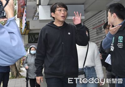 柯文哲聲請戒護就醫北所回「週一再說」 黃國昌率小草怒衝土城