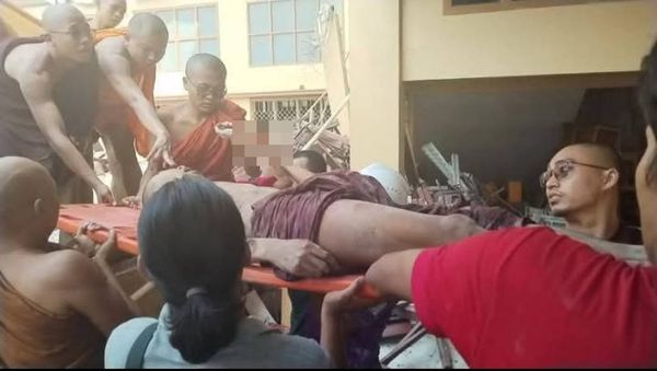 ▲▼曼德勒吳拉登寺內 100 多名僧侶被困。（圖／翻攝Khit Thit Media）