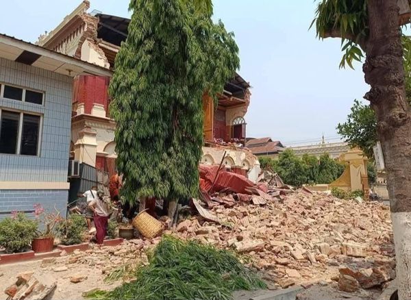 ▲▼曼德勒吳拉登寺內 100 多名僧侶被困。（圖／翻攝Khit Thit Media）