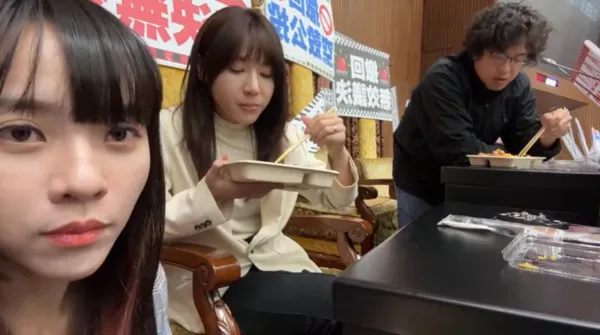 黃婕、吳沛憶、沈伯洋。（圖／翻攝自YouTube／加開零食會）