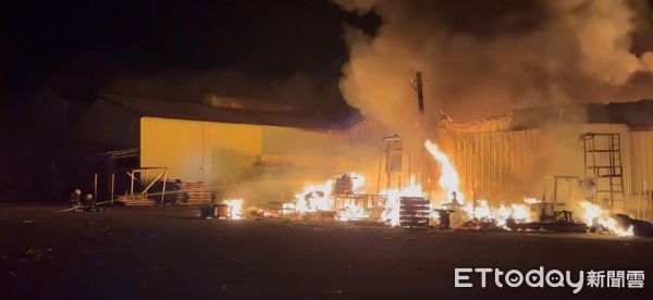 ▲▼嘉義工廠火警。（圖／記者翁伊森翻攝）