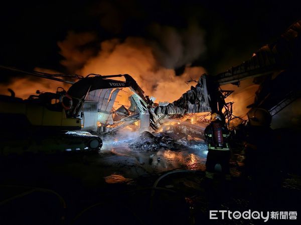 ▲▼嘉義工廠火警。（圖／記者翁伊森翻攝）