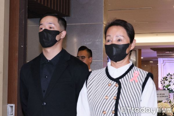 ▲▼ 張振寰告別式-鮑正芳,張振寰兒子 。（圖／記者黃克翔攝）