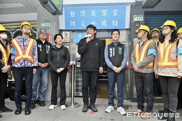 ▲▼ 黃國昌與黃珊珊一同出席民眾黨防災士據點揭牌記者會。（圖／記者李毓康攝）