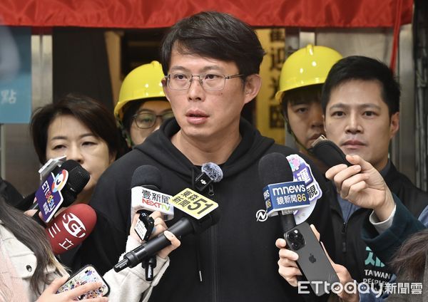 ▲▼黃國昌出席民眾黨防災士據點揭牌記者會。（圖／記者李毓康攝）