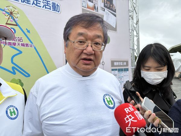 ▲▼衛福部長邱泰源出席「健保30愛相聚 健康台灣更有力」全民健保30週年慶祝暨健走活動。（圖／記者洪巧藍攝）